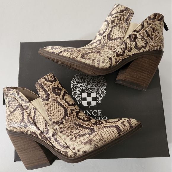VINCE CAMUTO GRADINA Reptille skin Ankle Boots - Picture 2 of 15